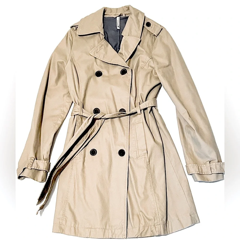 Classic Tan Trench Coat - Picture 3 of 3